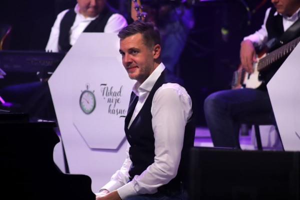 Orkestar Nikad nije kasno